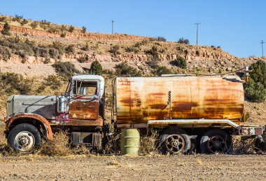 Vintage Rusty Tanker kamyon