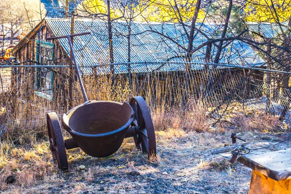 Vintage Push Železo Těžby Pot Kbelík — Stock fotografie