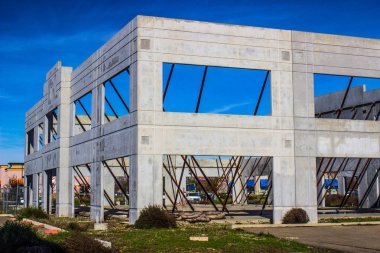 Tamamlanmamış ofis binası kabuk