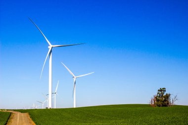 Yel değirmenleri yamaca aç alanında yapma enerji