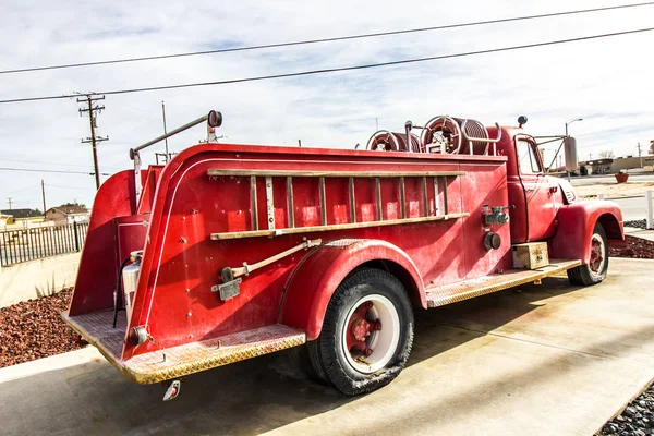 Old Retro Fire Engine On Display In Public Park — Stock Photo, Image