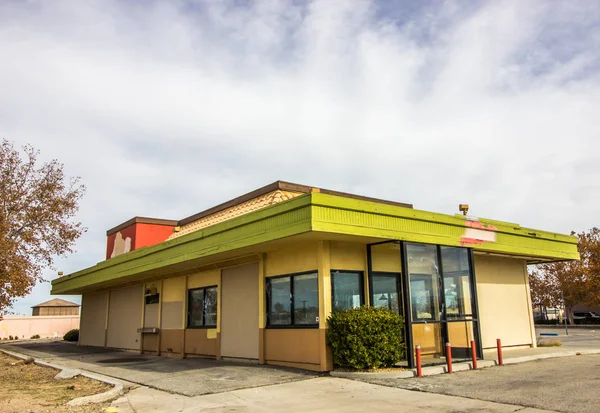 Fracassado Comercial Drive Thru Building Abandonado — Fotografia de Stock