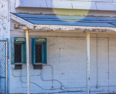 Eski Terk Edilmiş Telefon Duraklarında Telefonlar Yok