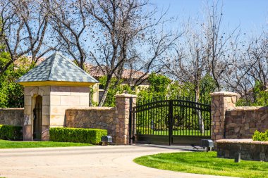 Giriş Kapısı, Kapı Kapısı & Kaldırım Duvarı