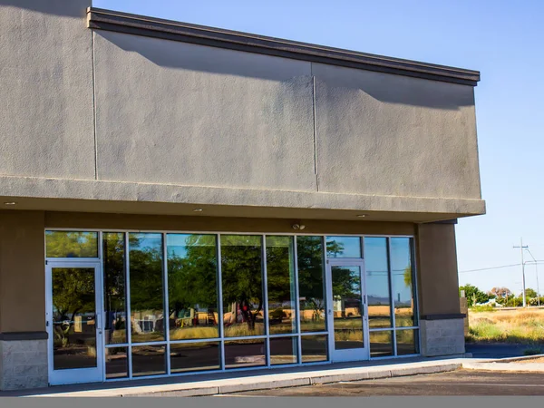 Empty Commercial Storefront Building — Stock Photo, Image