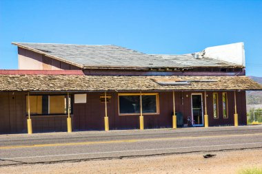 Başarısız Yol kenarı İş Binası Tamir Edildi