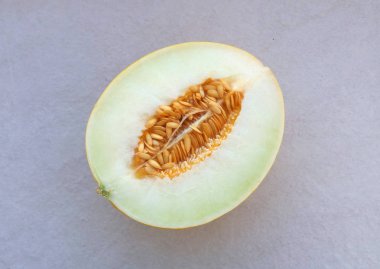 Taze kesilmiş kavun