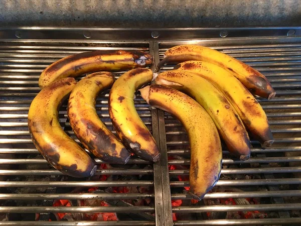 Bananas on the metal grill — Stock Photo, Image