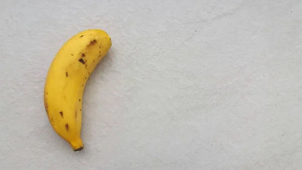 Uma única banana — Fotografia de Stock