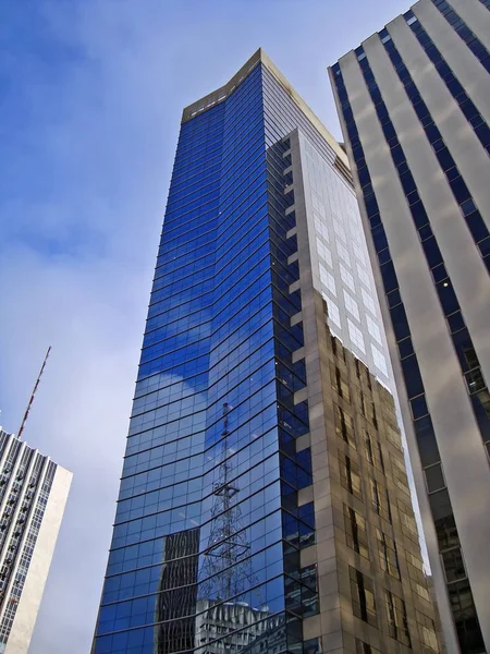 Edificio corporativo moderno — Foto de Stock