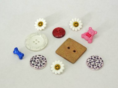 Farklı gömlek düğmeleri