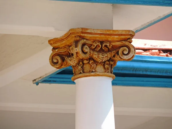 Classic ornate column — Stock Photo, Image