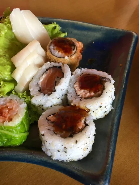 Varietà di sushi freschi — Foto Stock