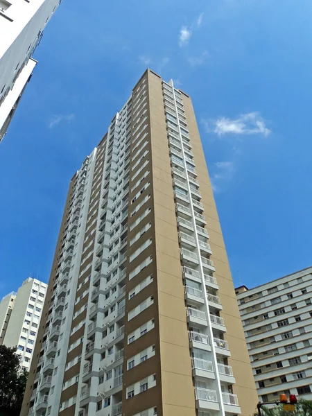 Edificio residencial alto — Foto de Stock