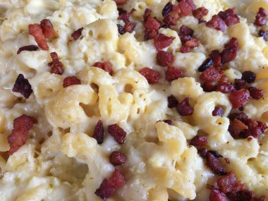 Peynir ve pastırma ile makarna