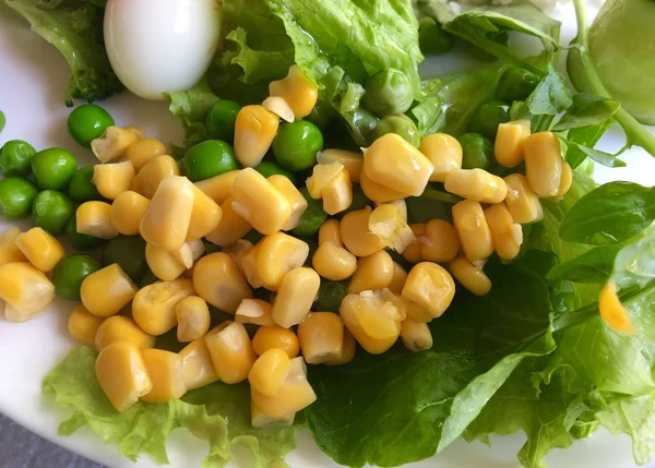 Ensalada de maíz fresco —  Fotos de Stock