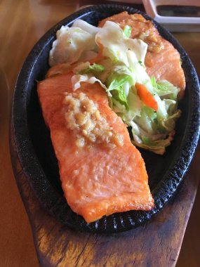 Izgara somon parçaları