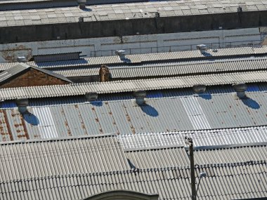 Sanayi kulübelerinin çatıları