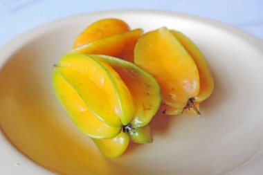 Sarı yıldız meyve