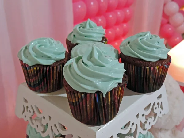 Cupcakes verdes cremosos — Fotografia de Stock