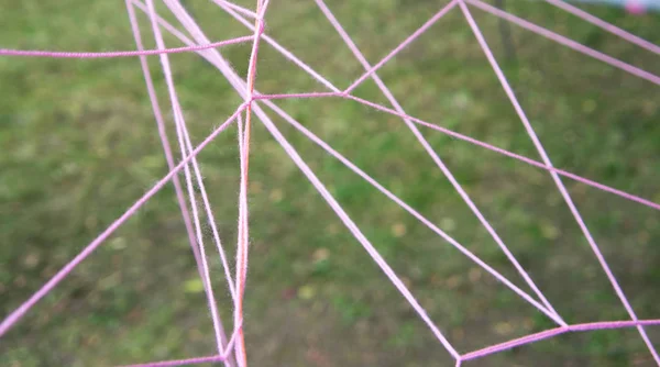 Uma teia de fios, conceito de rede — Fotografia de Stock