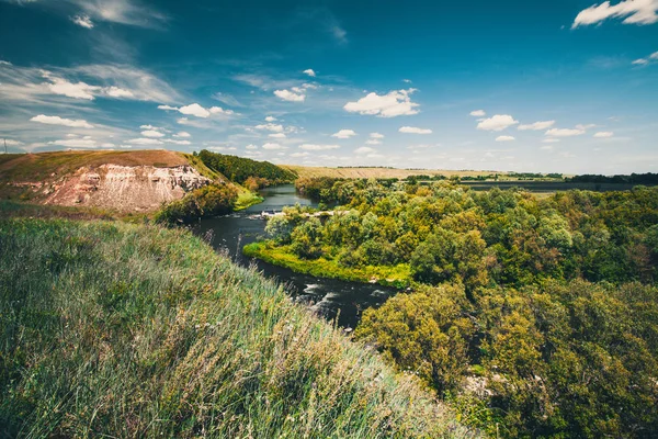 Heuvel uitzicht over de bocht van de rivier, Tula regio, Rusland — Stockfoto