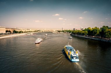 Moskova Nehri için Andreevsky (Pushkinsky) Köprüsü'nden görüntülemek 