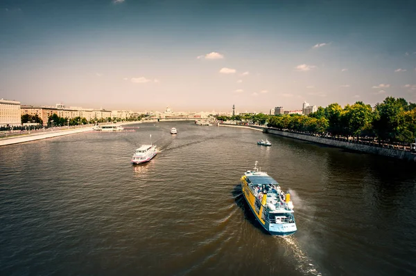 Moskova Nehri için Andreevsky (Pushkinsky) Köprüsü'nden görüntülemek — Stok fotoğraf