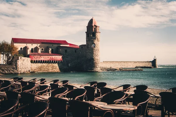 Столы Кафе Пляже Средневековой Французской Деревни Коллиур — стоковое фото