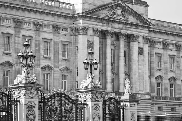 Uma vista do Palácio de Buckingham - Londres, Reino Unido — Fotografia de Stock
