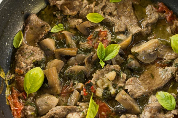 Stufato di carne e funghi — Foto Stock