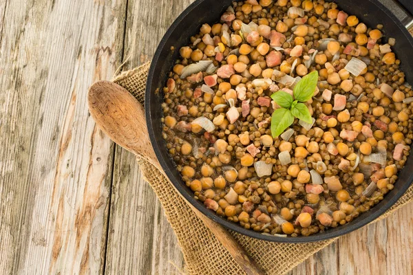 Guisado de legumes e bacon — Fotografia de Stock