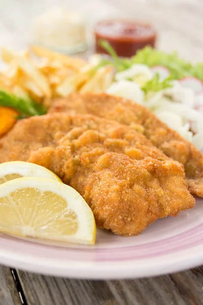 Schnitzel de salsicha, costeleta milanesa — Fotografia de Stock