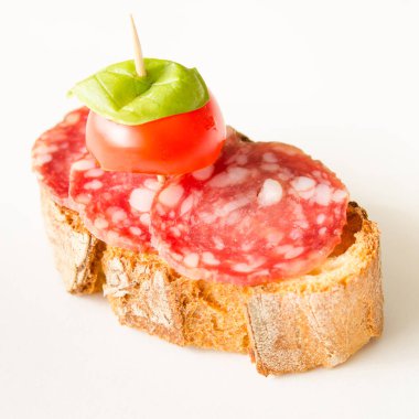 Bruschette ile İtalyan salamı