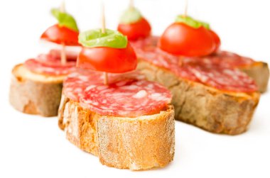 Bruschette ile İtalyan salamı