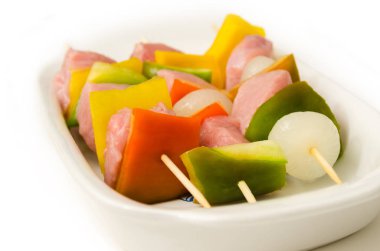 et ve sebze şişleri