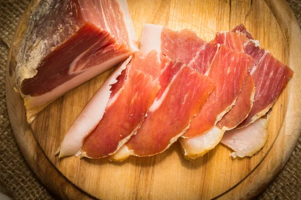 Prosciutto crudo, jamón italiano — Foto de Stock