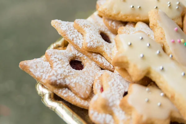 Geleneksel Sardunyalı hamur işleri