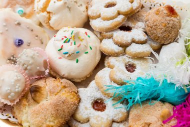 Karışım-in tipik Sardunyalı tatlılar