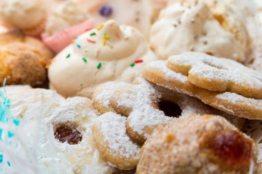 Karışım-in tipik Sardunyalı tatlılar