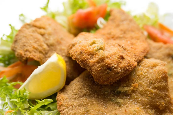 Costeletas Carne Frita Assada Com Salada Legumes Frescos — Fotografia de Stock