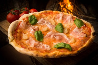 Lezzetli domuz pastırması Pizza