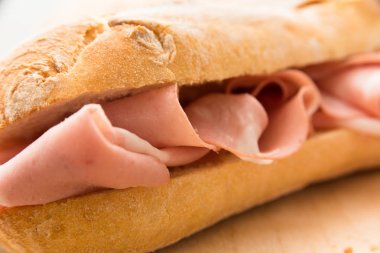 mortadella ile sandviç