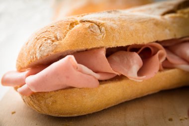 mortadella ile sandviç
