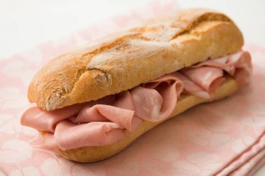 mortadella ile sandviç