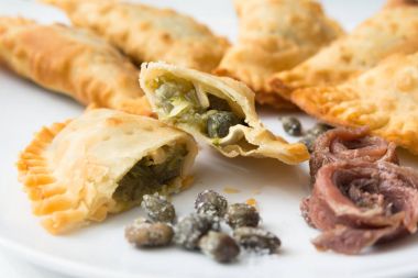 Hamsi ve kapari, Napoli gıda, İtalyan mutfağı Fried Panzerotti dolu