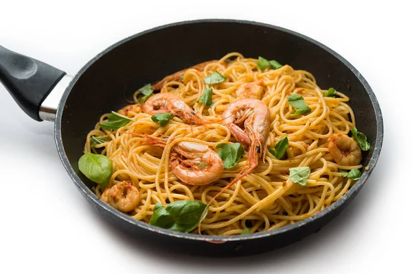 Паста из спагетти с креветками — стоковое фото