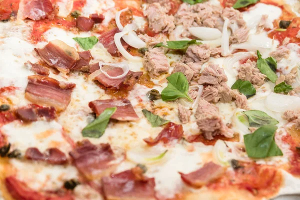 Big Taste Pizza with tuna and bacon