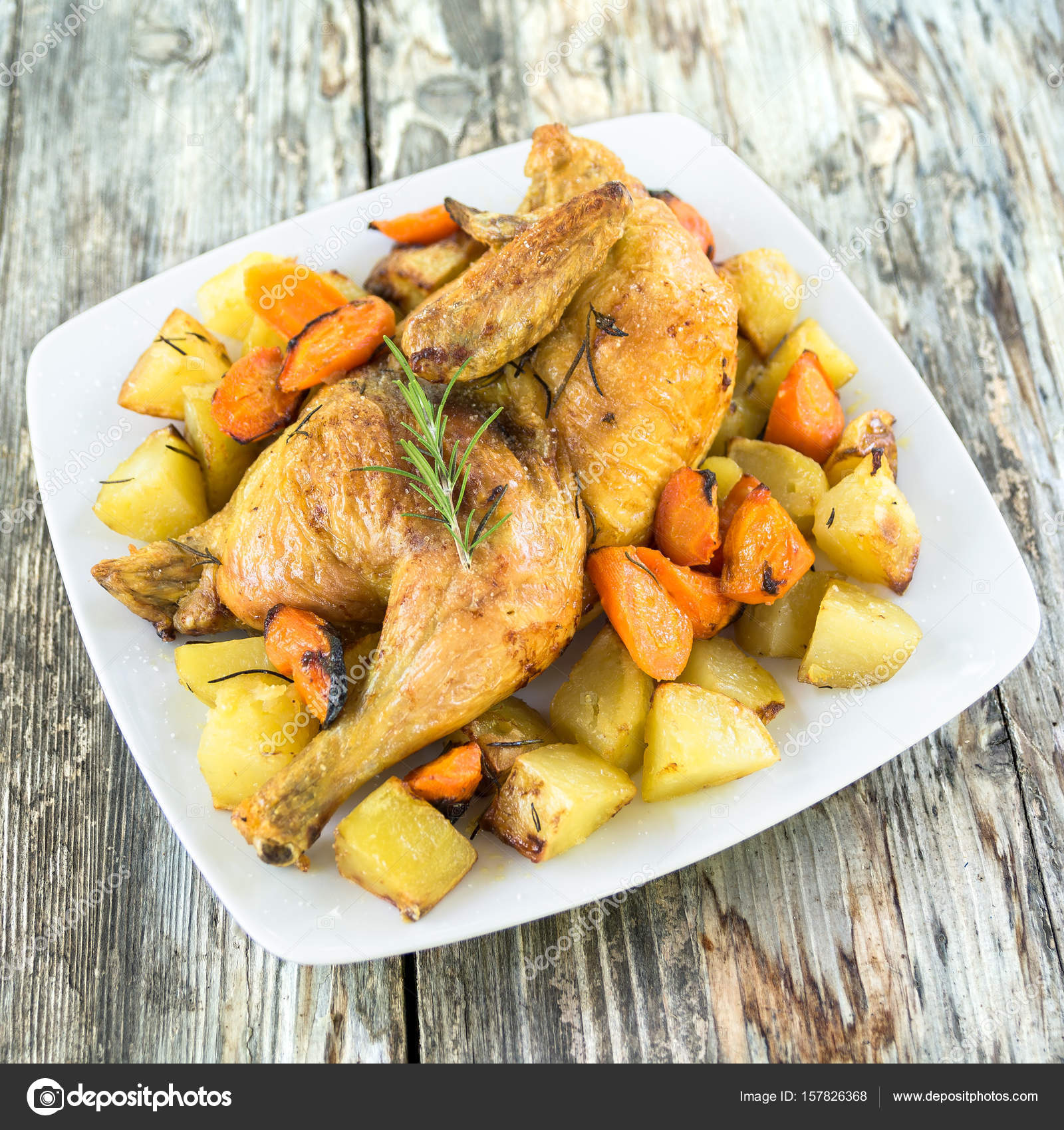 Roasted chicken with potatoes and carrots — Stock Photo © marmo81