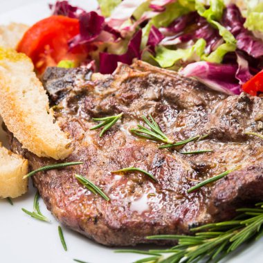 kavrulmuş domuz pirzolası